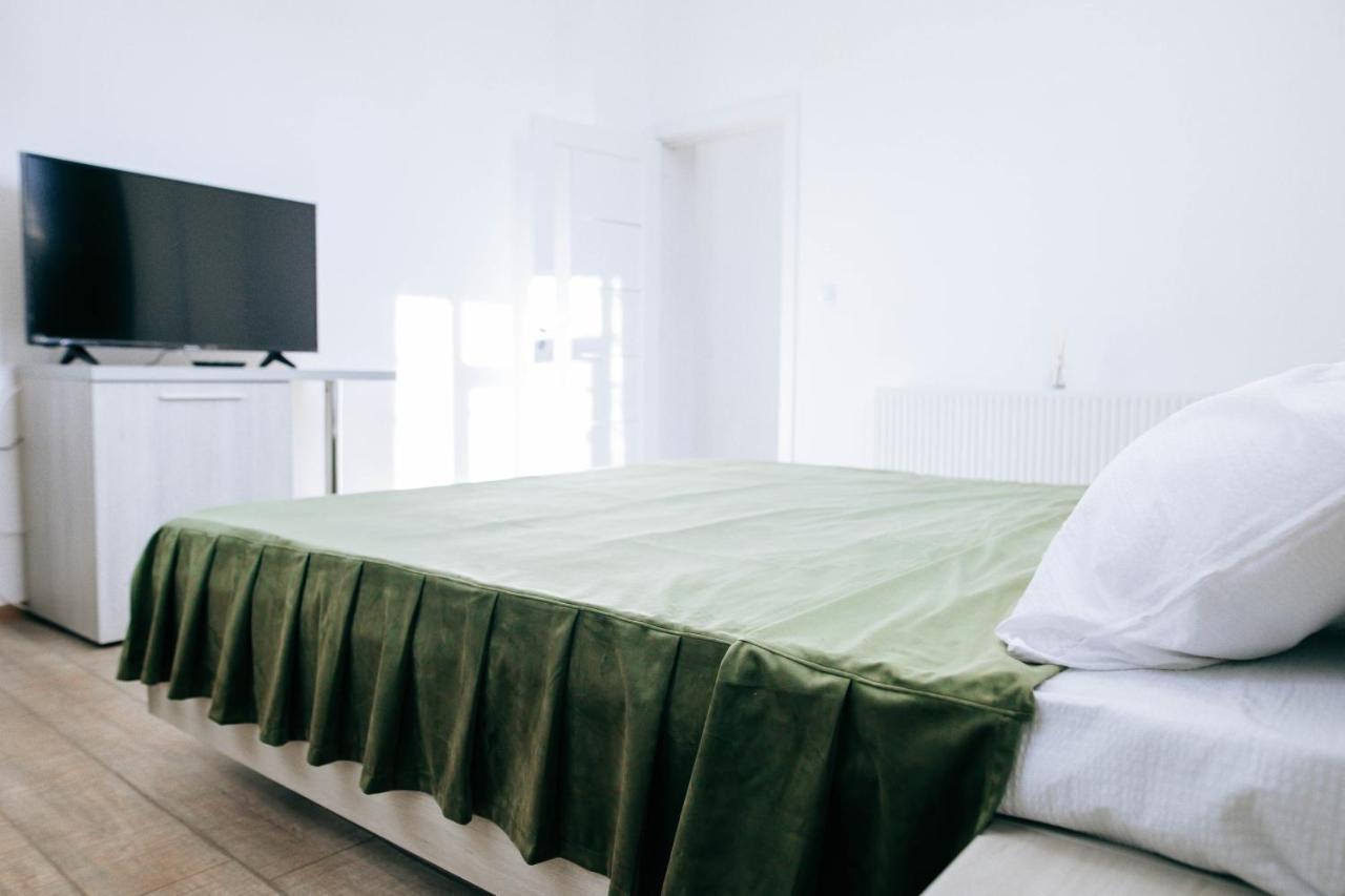 Neva Apartments Fagaras Luaran gambar